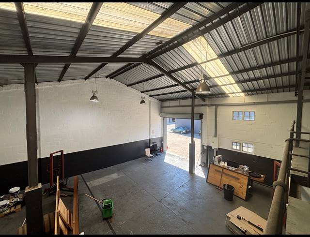 216M² WAREHOUSE TO LET IN EPPING INDUSTRIAL